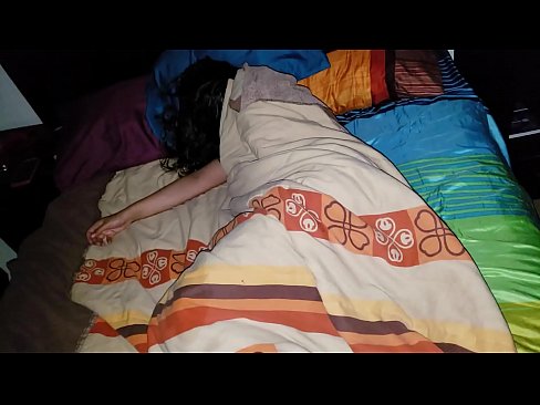 ❤️ Stepson dema ku di xew de ye, xatirê dayika xwe ya ciwan dike. Pornoya spehî li me ku.passionfeverspot.ru ❌️